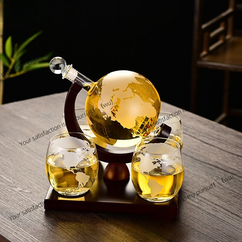 Creative Whiskey Glass Bottle  - đánh giá và giá Decanter Globe Set